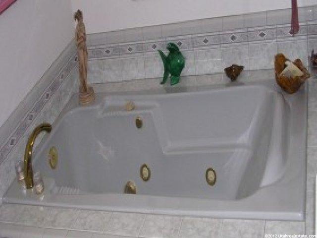 833 W 2350 N, Layton, UT 84041 — photo 8