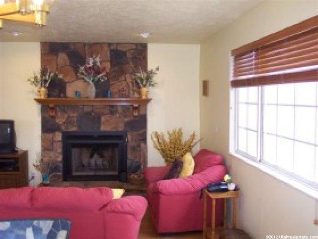 1075 Barnes Dr, Kaysville, UT 84037 — photo 3