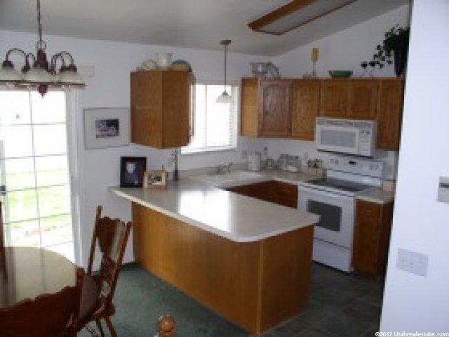593 W 950 N, Clinton, UT 84015 — photo 3