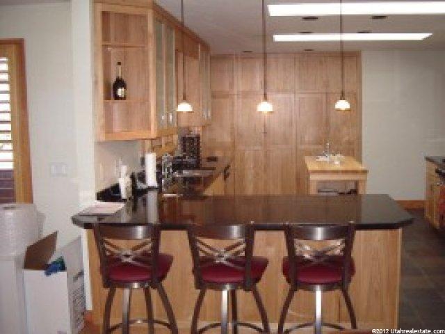 8686 Tracy Dr, Sandy, UT 84093 — photo 4