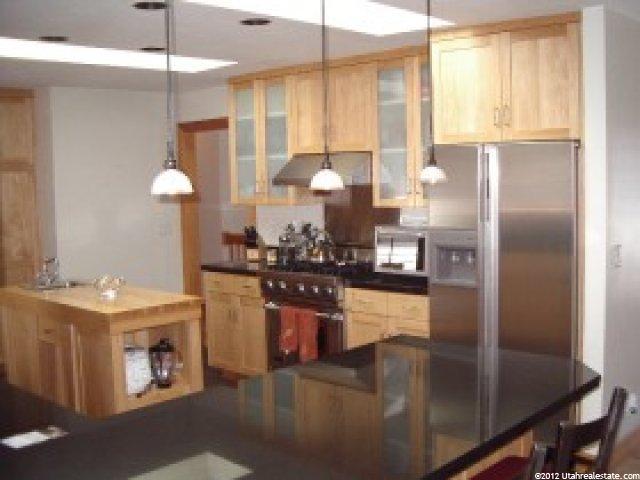 8686 Tracy Dr, Sandy, UT 84093 — photo 5
