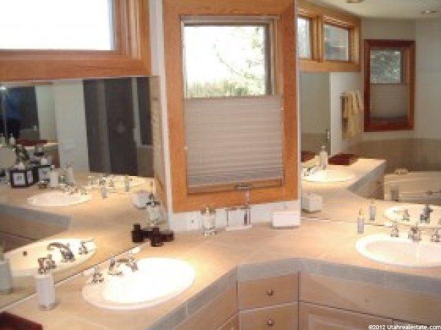 8686 Tracy Dr, Sandy, UT 84093 — photo 6