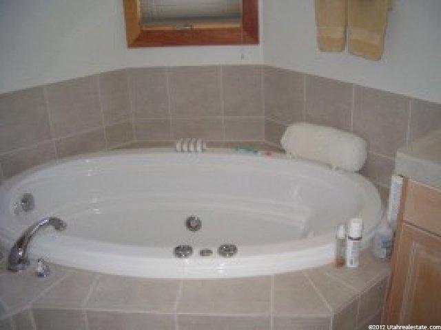 8686 Tracy Dr, Sandy, UT 84093 — photo 7