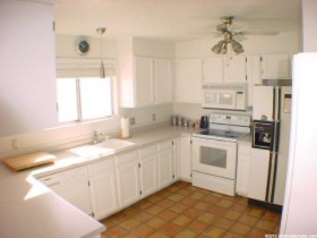 9909 Lannae Dr, Sandy, UT 84094 — photo 4
