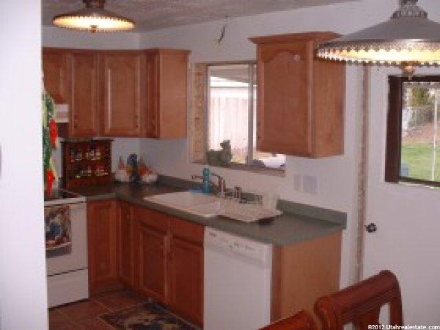 69 Airlane Dr, Clearfield, UT 84015 — photo 2