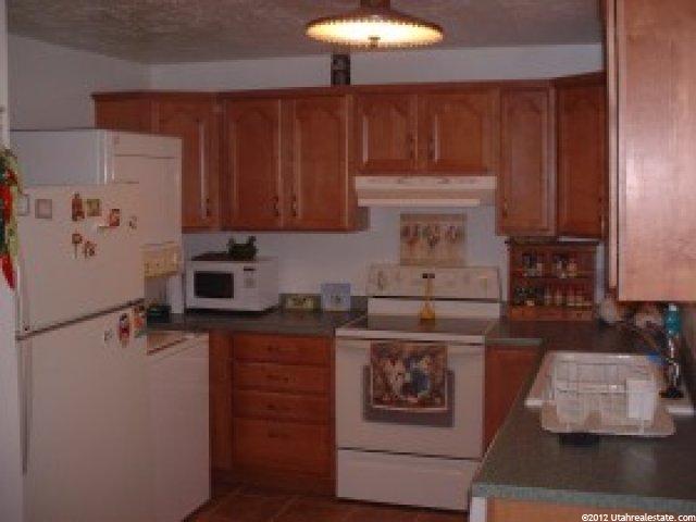69 Airlane Dr, Clearfield, UT 84015 — photo 3