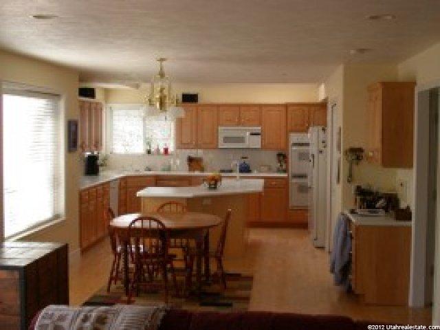 564 E Spruce Glen Rd, Murray, UT 84107 — photo 2