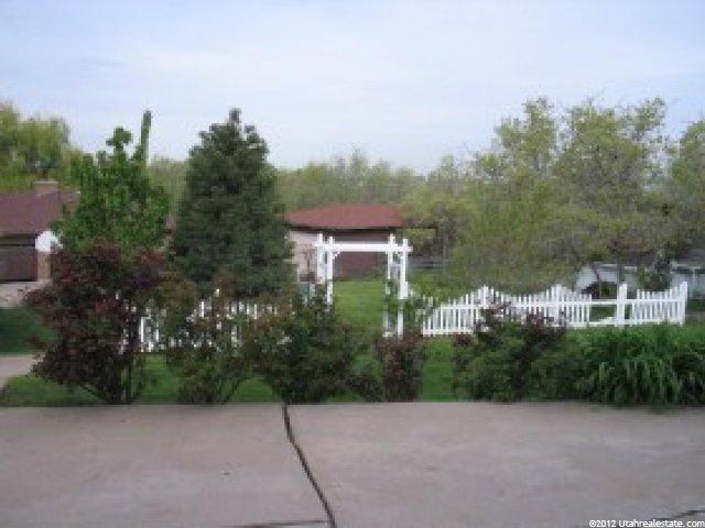 137 N Pinewood Cir E, Layton, UT 84040 — photo 2