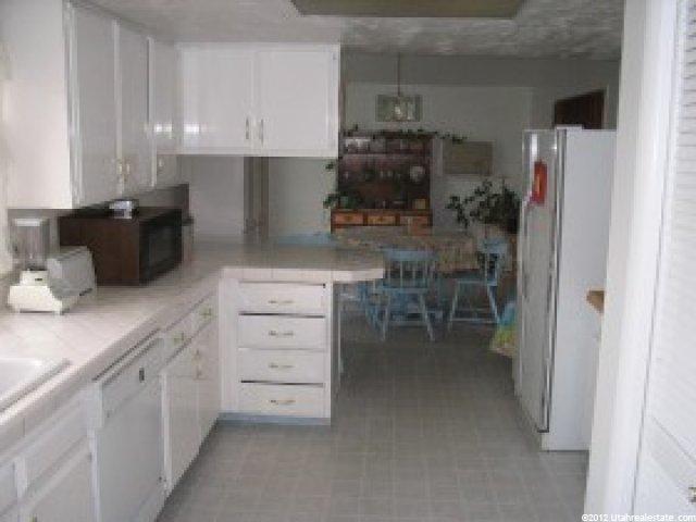 137 N Pinewood Cir E, Layton, UT 84040 — photo 6