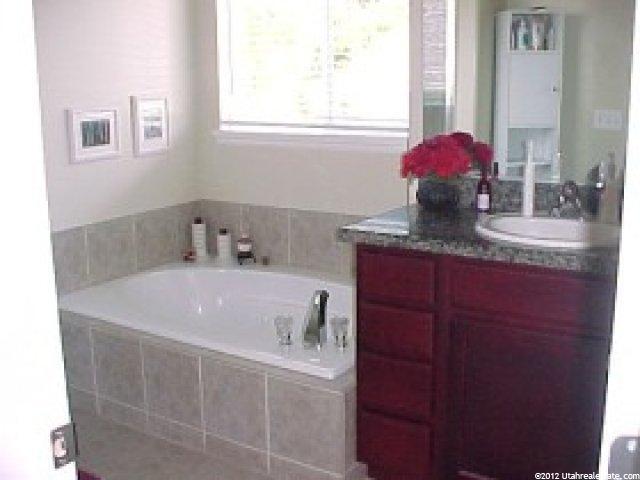 548 Glynhill Ct, Farmington, UT 84025 — photo 6