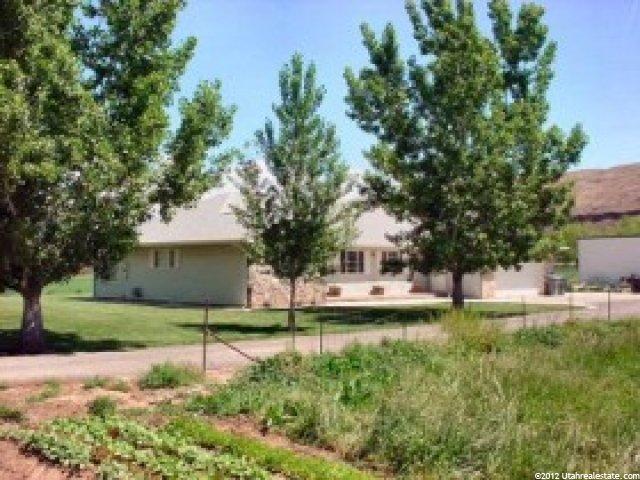 869 S 400 W, Hurricane, UT 84737 — photo 2