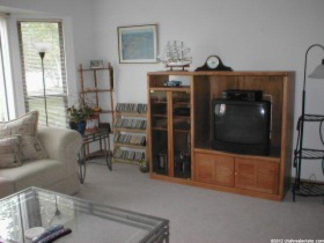 852 N Ash Dr, Layton, UT 84040 — photo 4