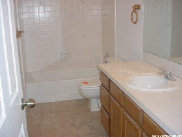 441 W 2425 N, Harrisville, UT 84414 — photo 4