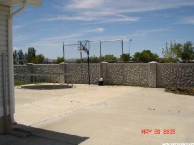 1466 Banbury Dr, Syracuse, UT 84075 — photo 2