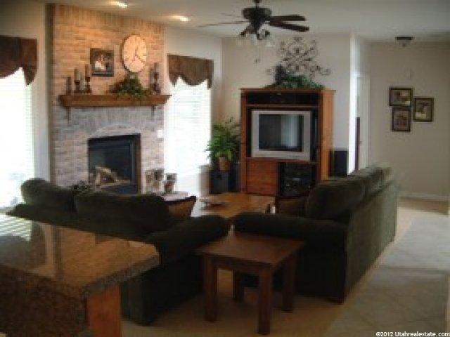 2039 E Aspen View Ct, Sandy, UT 84092 — photo 2