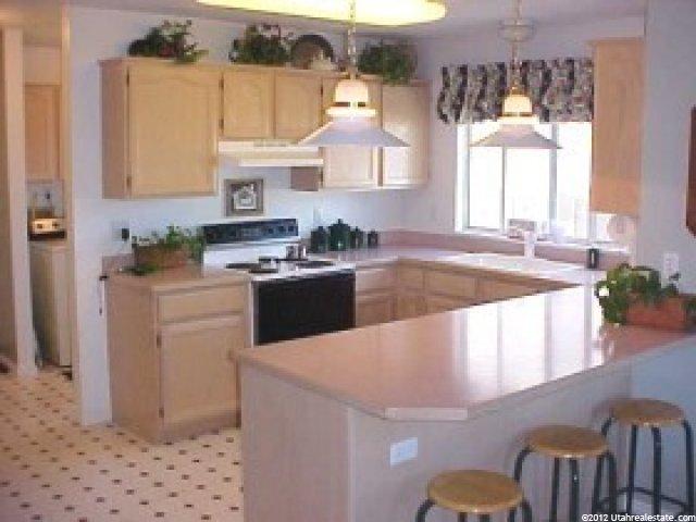 7944 Pinewood Dr, Sandy, UT 84094 — photo 2