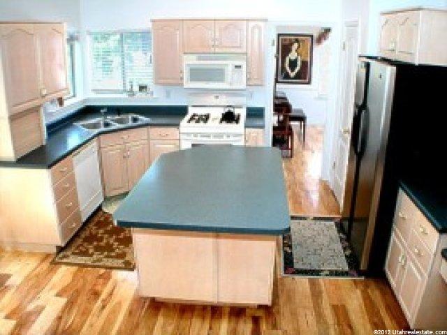 8078 Old Barn Dr, Sandy, UT 84094 — photo 4