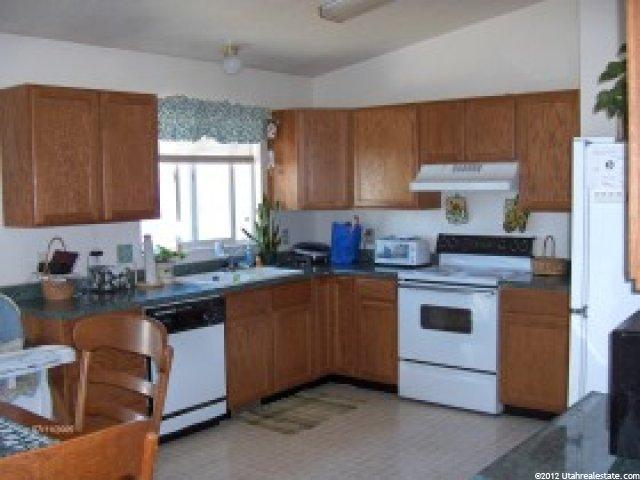 391 W 1850 S, Clearfield, UT 84015 — photo 2