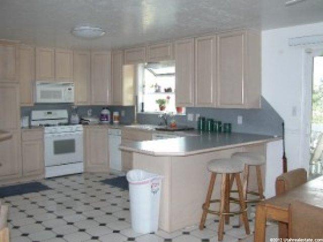 1701 E Hillsboro Dr, Layton, UT 84040 — photo 2