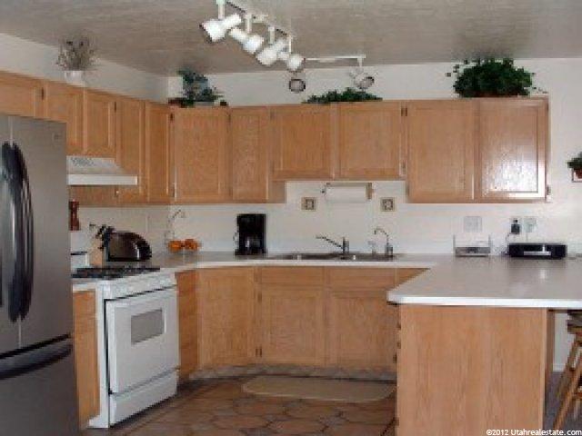 805 Meadow View Dr, Ogden, UT 84404 — photo 3