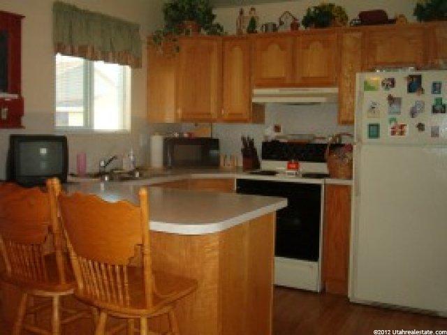 634 N 1300 W, Clinton, UT 84015 — photo 2