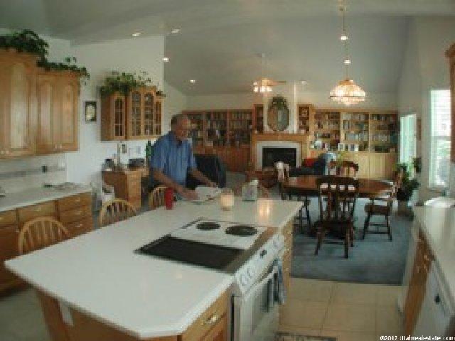 2119 Park Hills Dr, Centerville, UT 84014 — photo 5