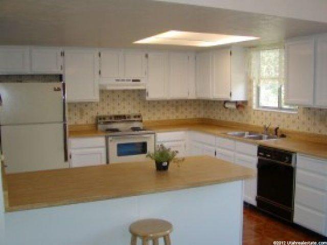 7055 Pepperidge Cir, Midvale, UT 84047 — photo 2