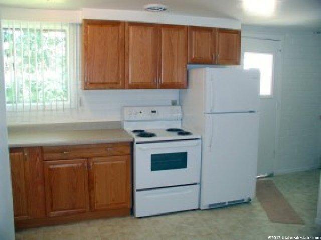 887 E Birch St, Clearfield, UT 84015 — photo 2
