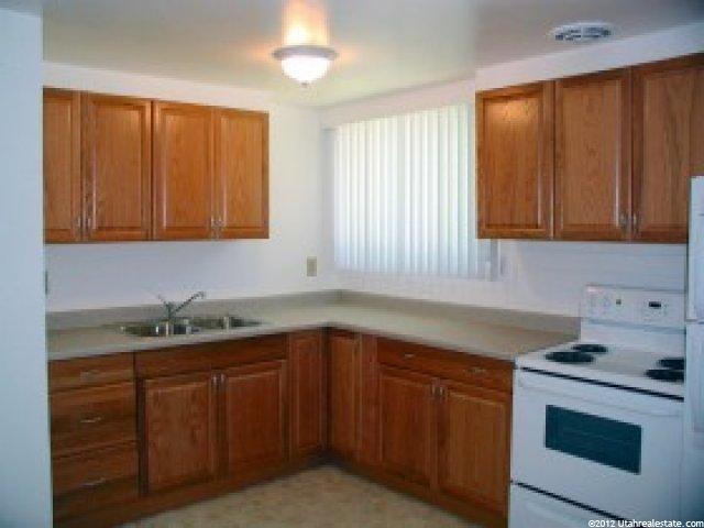 887 E Birch St, Clearfield, UT 84015 — photo 3