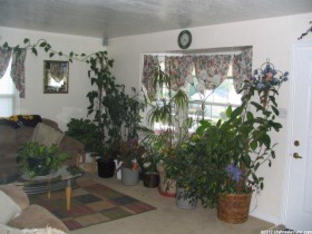 22 N Lakeview Dr E, Clearfield, UT 84015 — photo 2