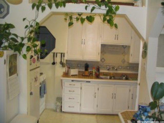 22 N Lakeview Dr E, Clearfield, UT 84015 — photo 5