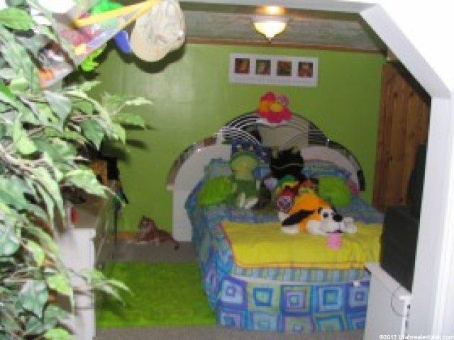 22 N Lakeview Dr E, Clearfield, UT 84015 — photo 6