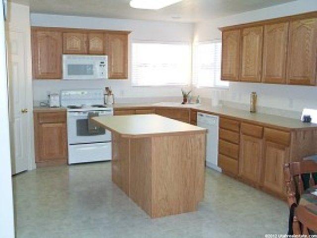 2069 S 875 E, Clearfield, UT 84015 — photo 2