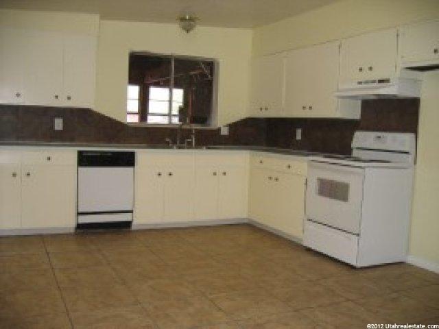 1394 Marilyn Dr, Syracuse, UT 84075 — photo 2