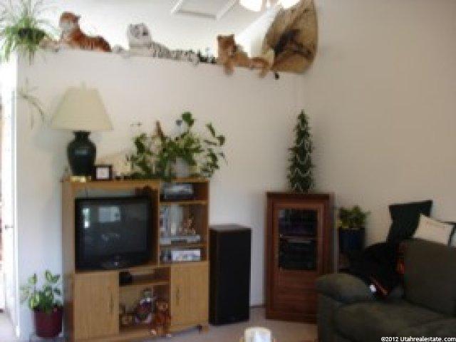 137 N Lynne School Ln, Ogden, UT 84404 — photo 2