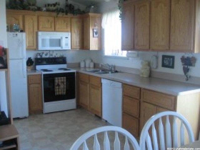 774 W 1740 N, Clinton, UT 84015 — photo 2