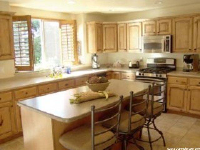 990 E Majesty Cir, Sandy, UT 84094 — photo 2