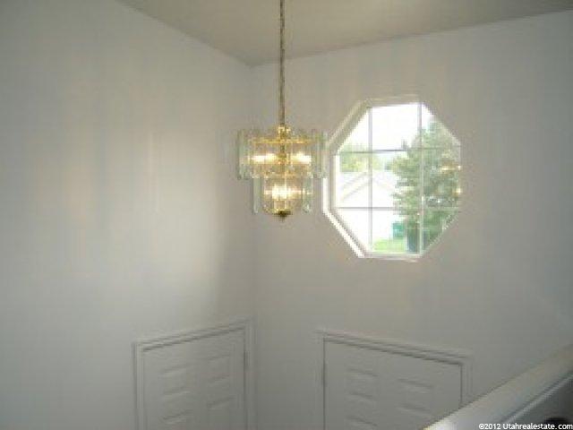 302 Meadow View Dr, Ogden, UT 84404 — photo 2