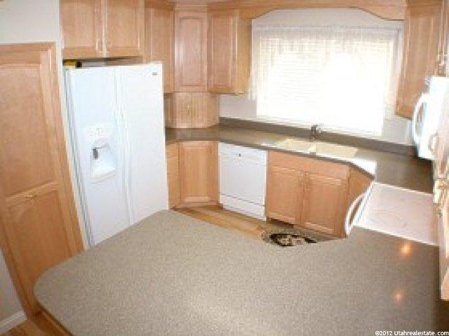 521 E 800 S, Centerville, UT 84014 — photo 4