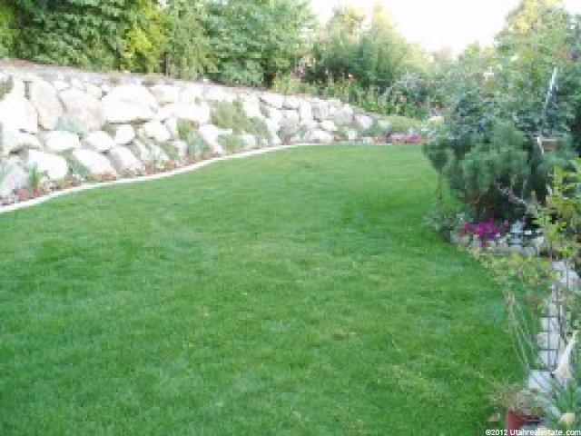 1352 Deerfield Dr, Centerville, UT 84014 — photo 2