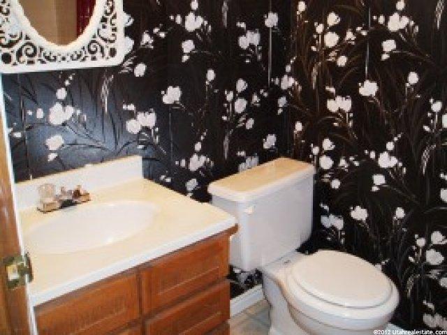 1352 Deerfield Dr, Centerville, UT 84014 — photo 6