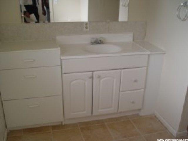 1088 N 1250 E, Layton, UT 84040 — photo 3