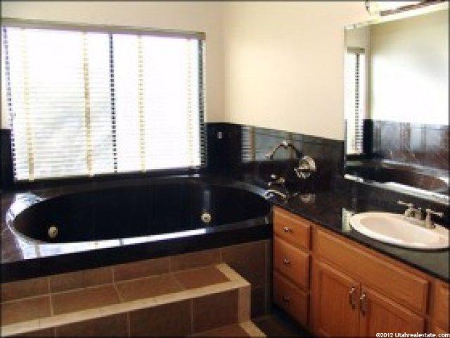 8 Mountain Wood Ln, Sandy, UT 84092 — photo 8