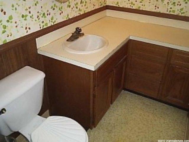 5045 S 2325 W, Roy, UT 84067 — photo 7