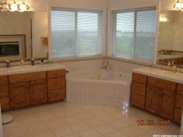 2037 E Bear Mountain Dr S, Draper, UT 84020 — photo 4