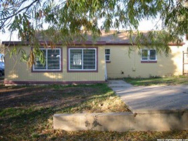 66 N Airlane Dr E, Clearfield, UT 84015 — photo 2