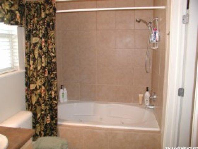 807 E 2050 S, Clearfield, UT 84015 — photo 4