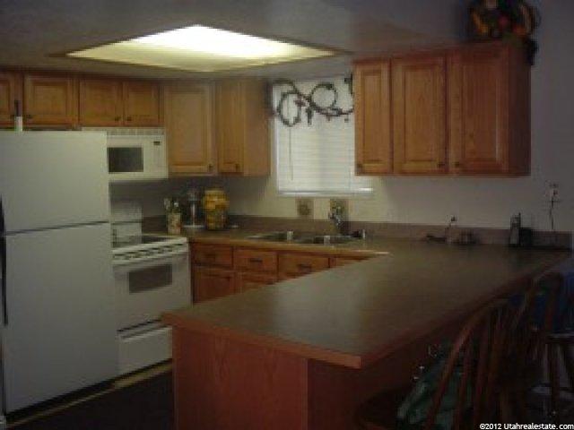 560 S Pitford Dr, Centerville, UT 84014 — photo 2