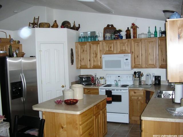 601 N 625 W, Clearfield, UT 84015 — photo 2