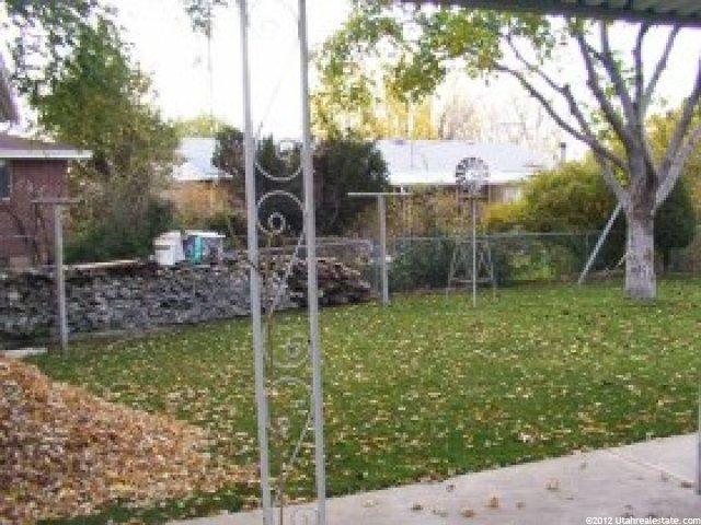95 N Lynnwood Dr, Clearfield, UT 84015 — photo 3